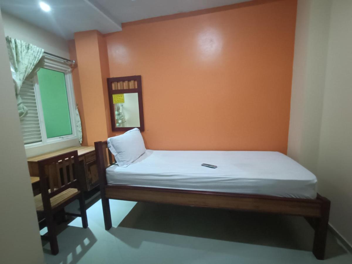 Balqies Homestay Syariah Makassar Mitra Reddoorz Экстерьер фото