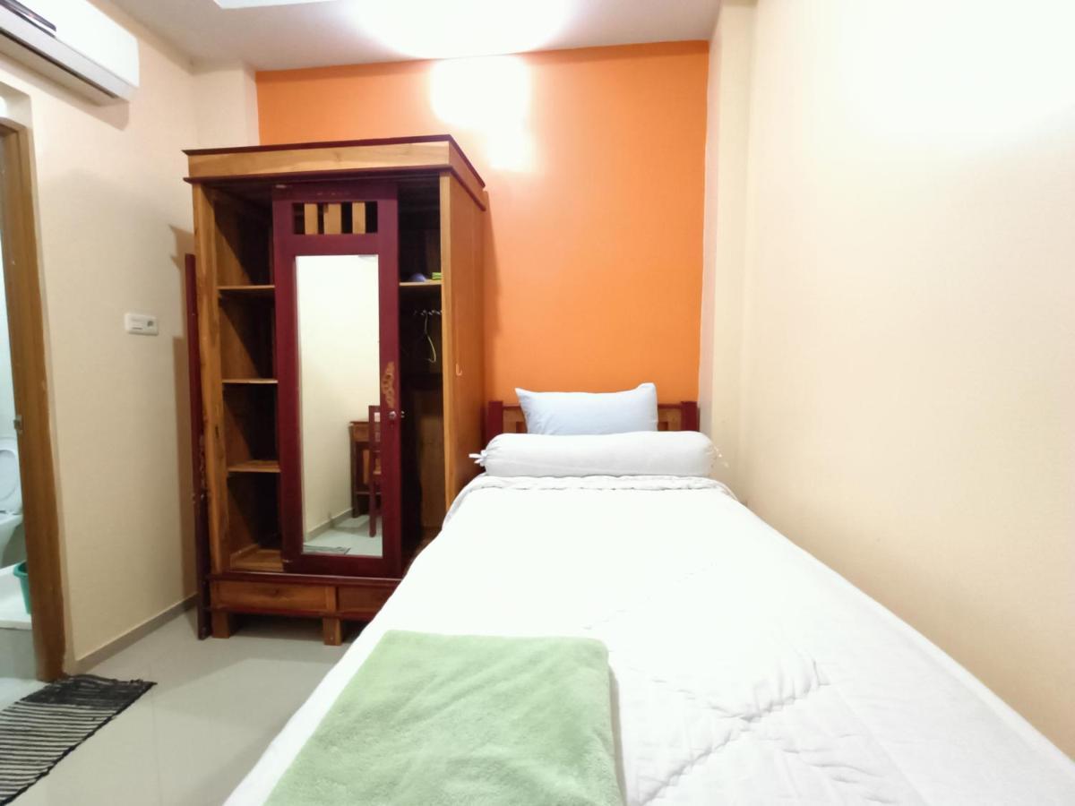 Balqies Homestay Syariah Makassar Mitra Reddoorz Экстерьер фото