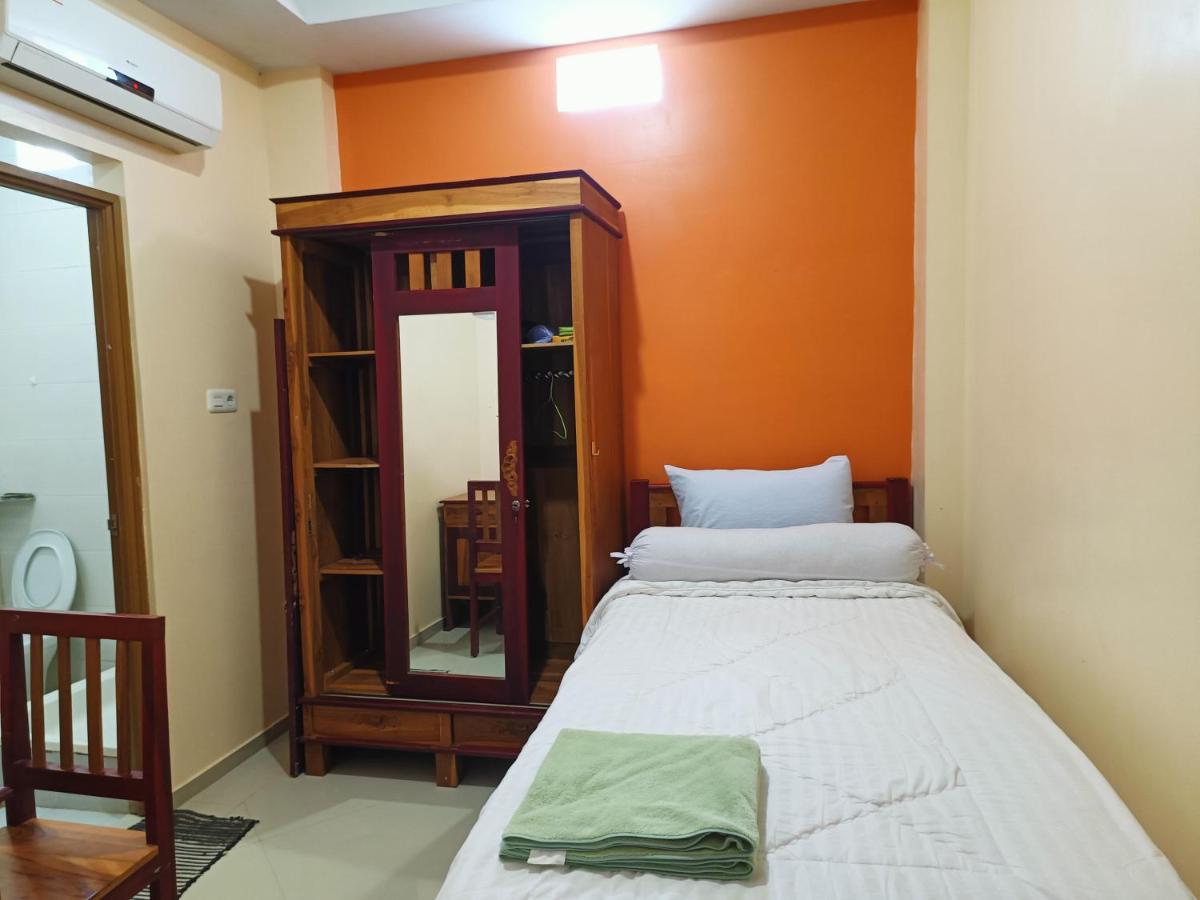 Balqies Homestay Syariah Makassar Mitra Reddoorz Экстерьер фото