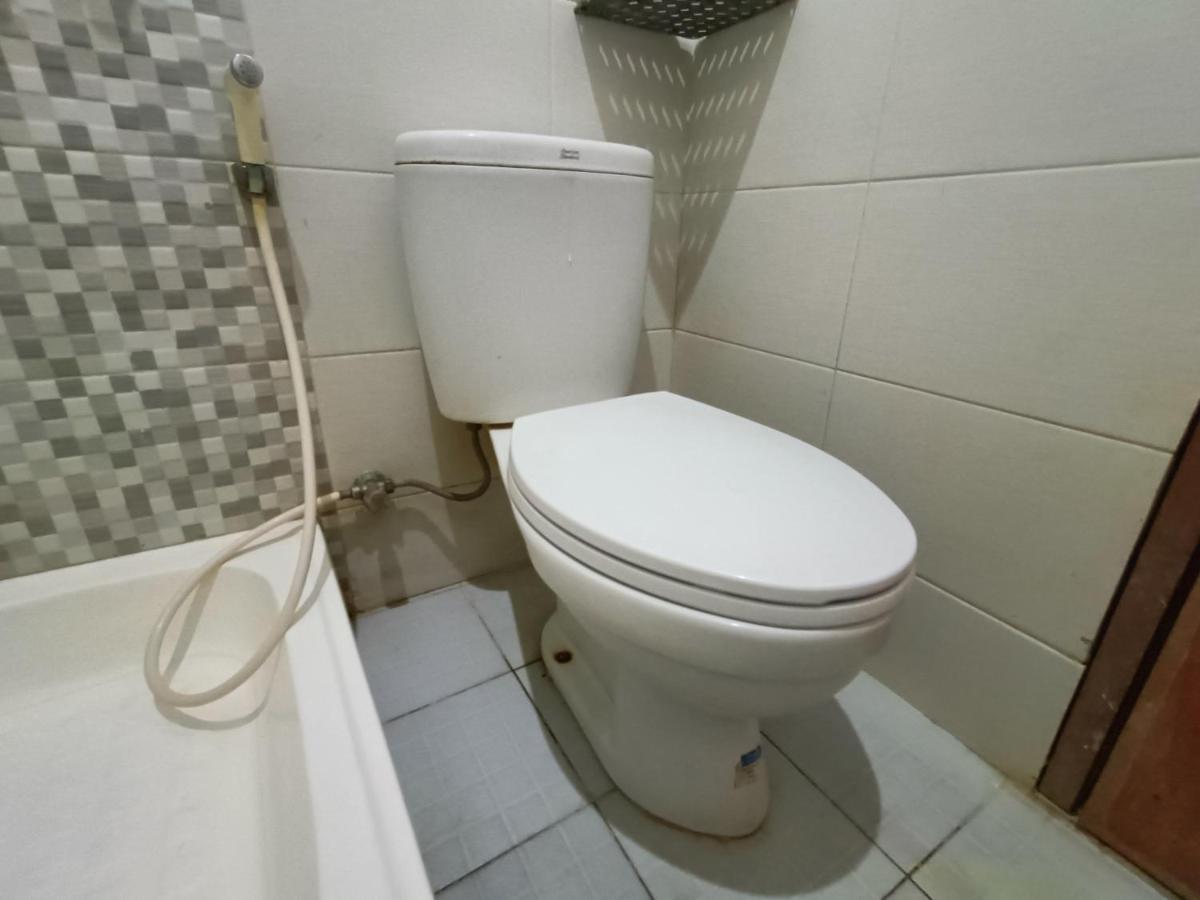Balqies Homestay Syariah Makassar Mitra Reddoorz Экстерьер фото