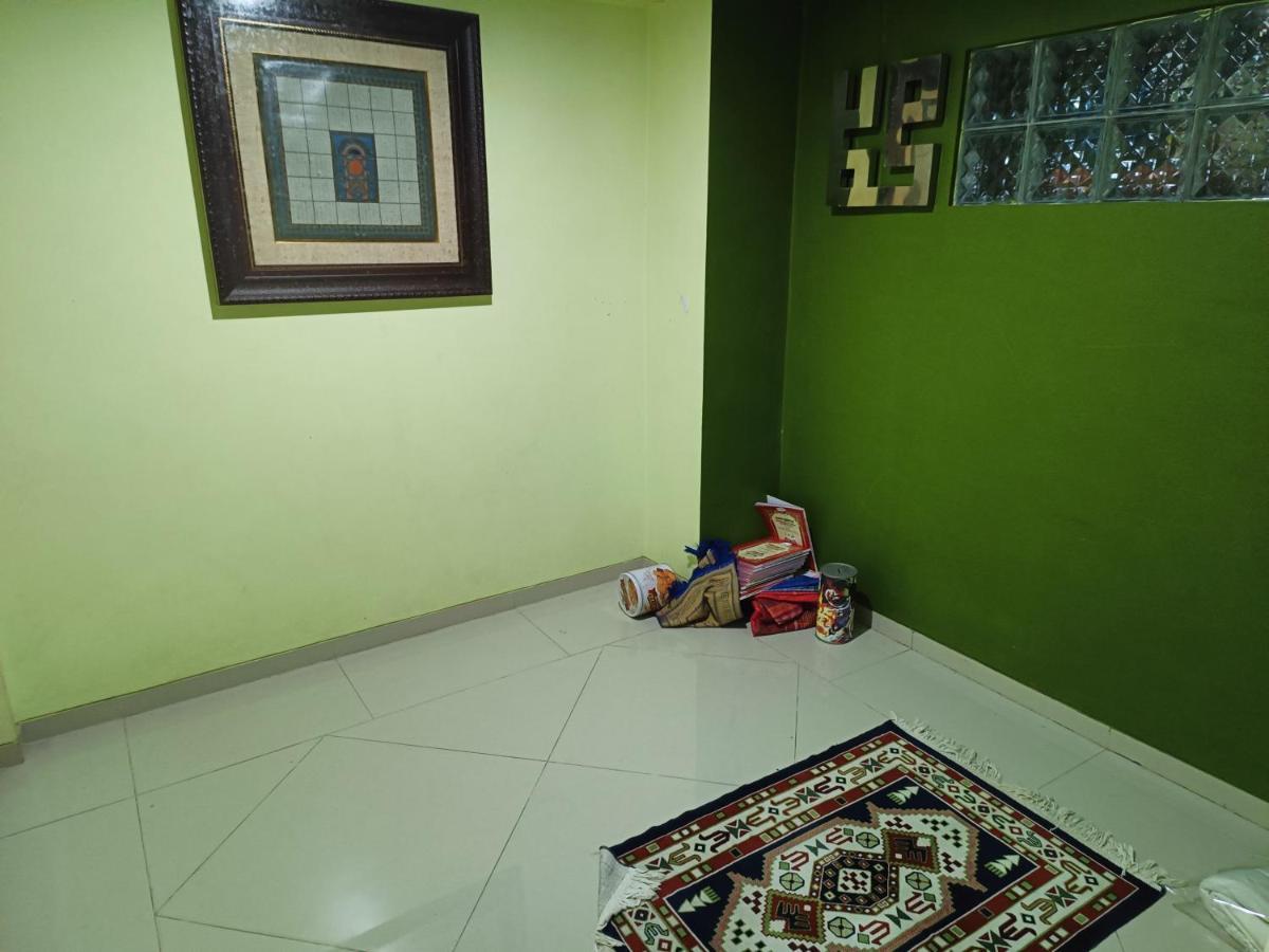 Balqies Homestay Syariah Makassar Mitra Reddoorz Экстерьер фото