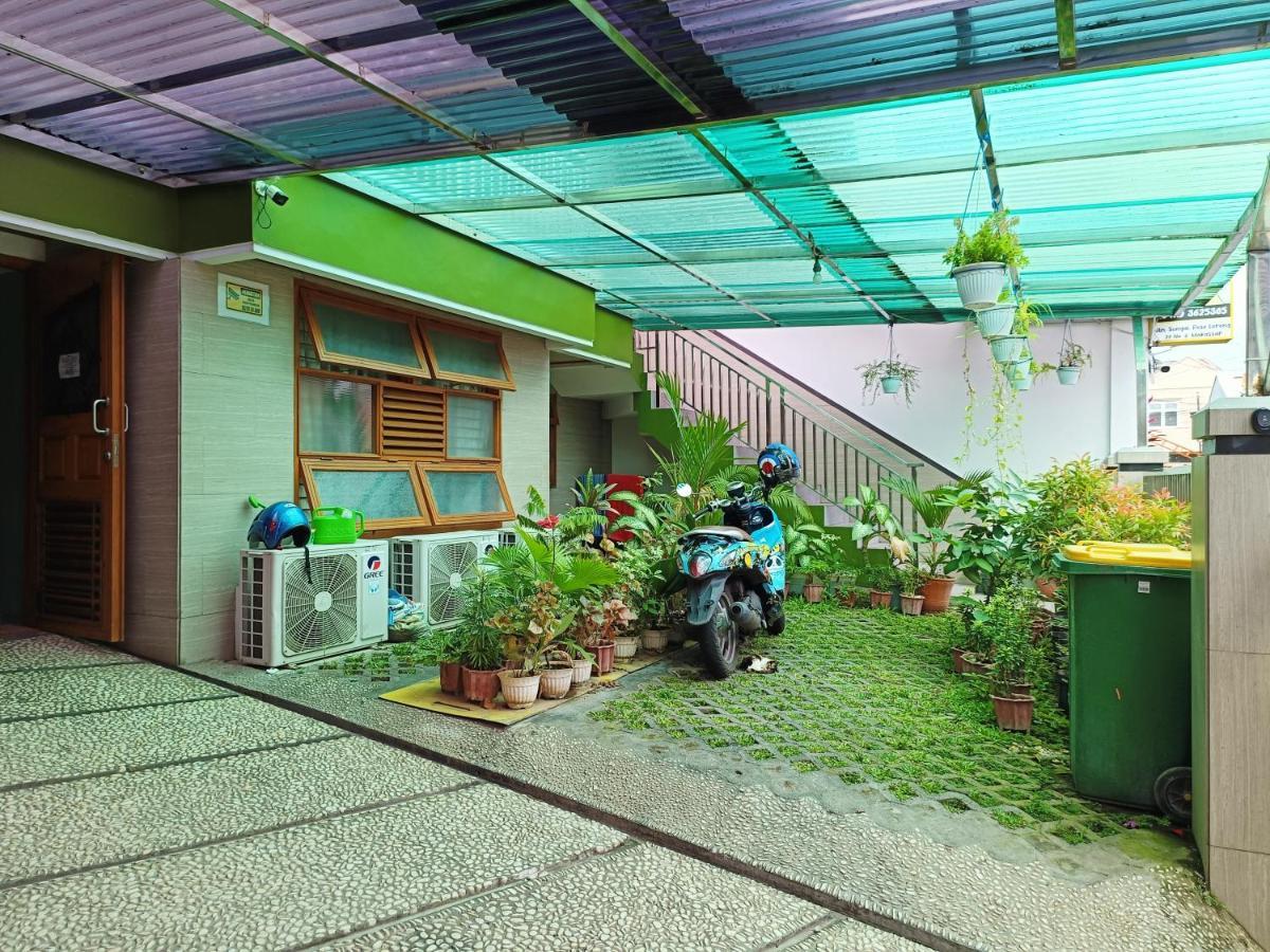 Balqies Homestay Syariah Makassar Mitra Reddoorz Экстерьер фото