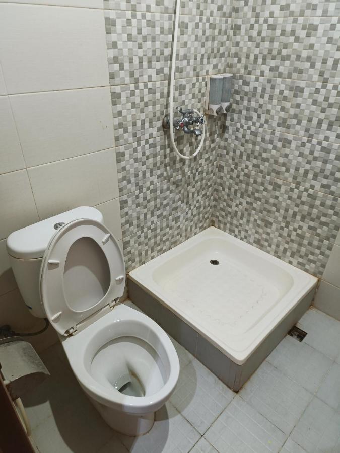 Balqies Homestay Syariah Makassar Mitra Reddoorz Экстерьер фото